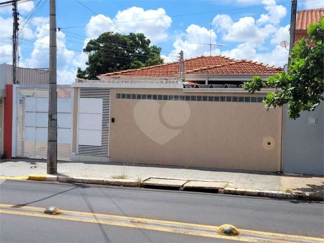 Casa com 3 quartos para locação em Vila Souto - SP