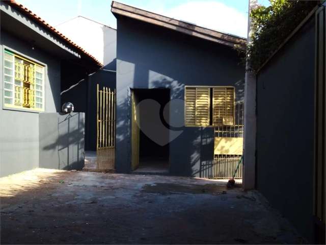 Casa com 3 quartos à venda em Jardim Ferraz - SP