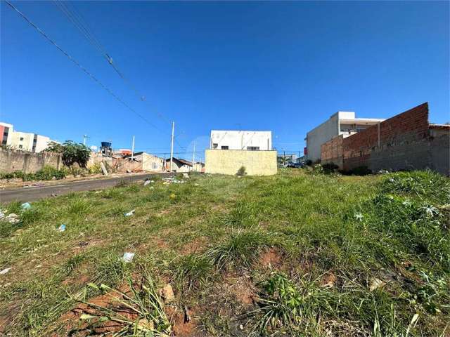 Terreno à venda em Vila Bom Jesus - SP