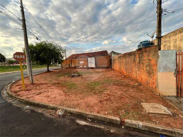 Terreno à venda em Vila Santista - SP