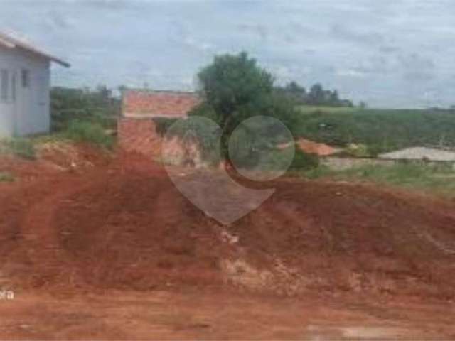 Terreno à venda em Jardim Ivone - SP