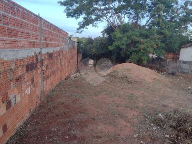 Terreno à venda em Jardim Jandira - SP