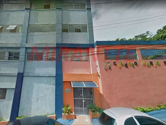 Comercial de 830m² em Limão