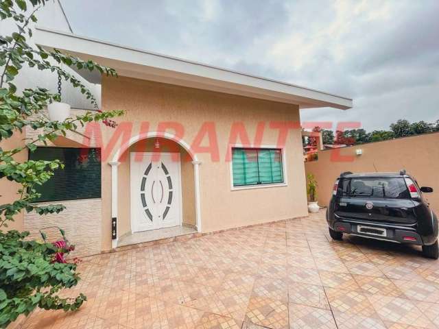 Sobrado de 260m² com 4 quartos em Vila Mazzei