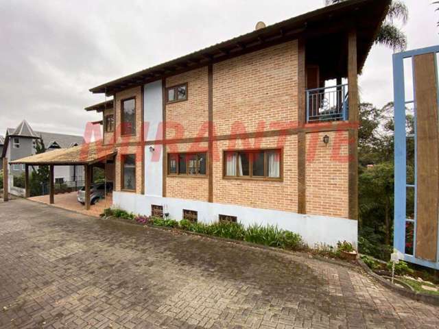 Sobrado de 1750m² com 5 quartos em Serra Da Cantareira