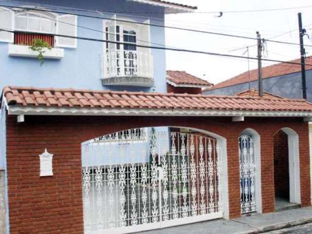 Sobrado de 256m² com 4 quartos em Vila Gustavo