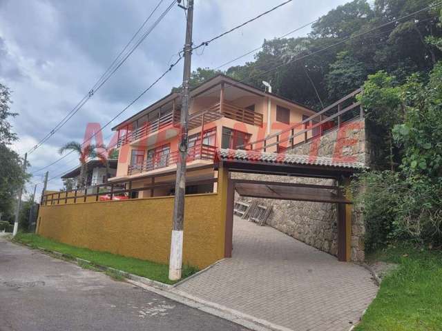 Sobrado de 400m² com 8 quartos em Serra Da Cantareira