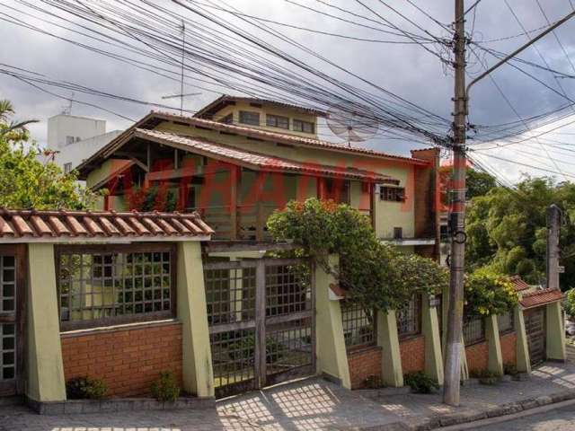 Sobrado de 1994m² com 3 quartos em Vila Rosaria