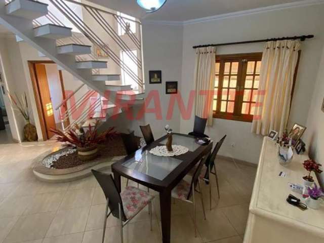 Sobrado de 185m² com 3 quartos em Santa Terezinha