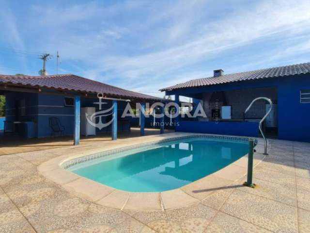 Casa proximo as pedrascom piscina  em itapoa pra venda