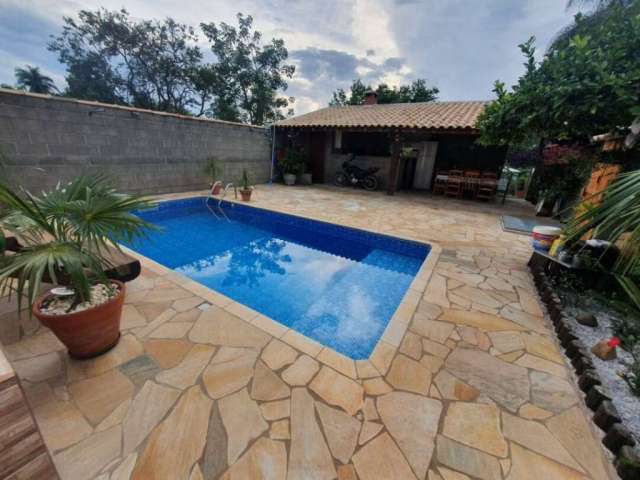 Chácara com casa e piscina