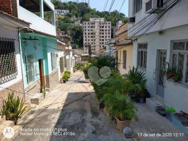 Casas e apts  num total de 8 em vila na Rua  André Cavalcanti - R$1.490.000,00 - Centro - RJ