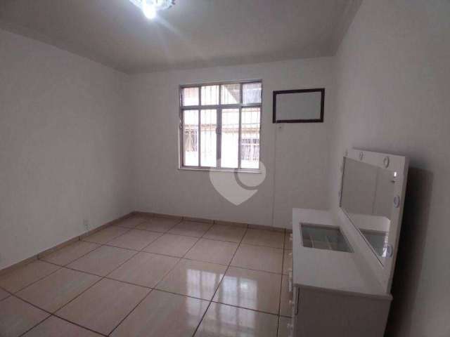 Apartamento tipo casa em Vila com vaga todo reformado. Imóvel sem condominio vila fechada e segura.