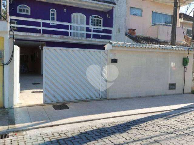 Casa com 3 quartos à venda, 231 m² por R$ 800.000 - Camorim