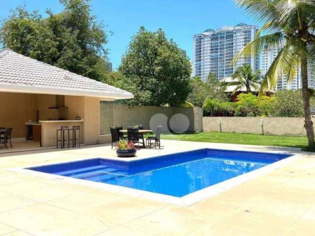 Condomínio Pedra de Itaúna - Casa Duplex Reformada com 5 Suítes e em terreno de Esquina com Campo de Futebol. Barra da Tijuca/RJ.