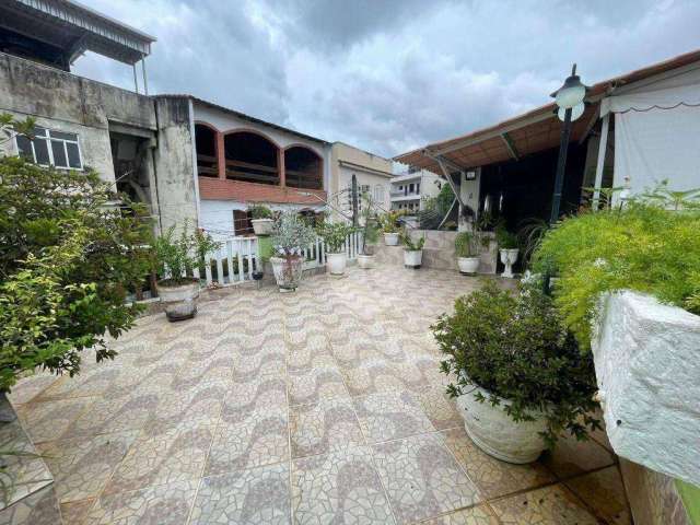 Casa de condomínio à venda com 240m², 4 quartos e 5 vagas