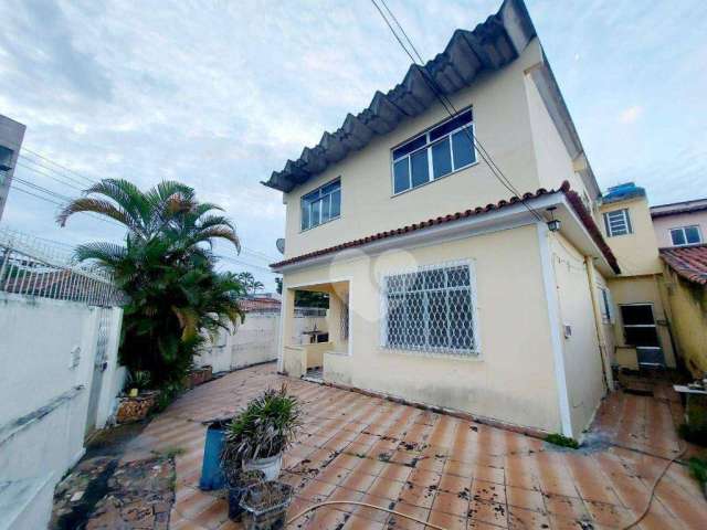 Casa com 3 quartos sendo 1 suíte à venda, com 221m, por R$ 660.000 - Tanque