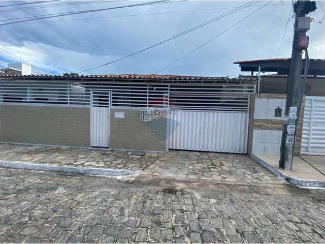 Casa à venda, 4 quartos, sendo 1 suíte, por R$450.000,00 - Jardim São Paulo - João Pessoa-PB