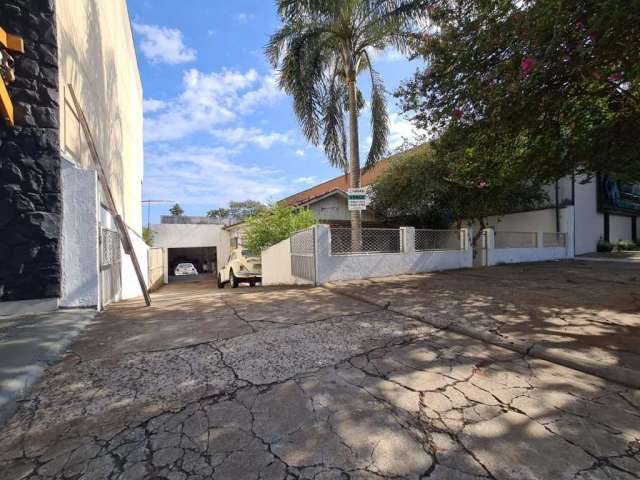 Casa Comercial para Venda em Maringá, Zona 06, 4 dormitórios, 1 suíte, 2 banheiros, 4 vagas