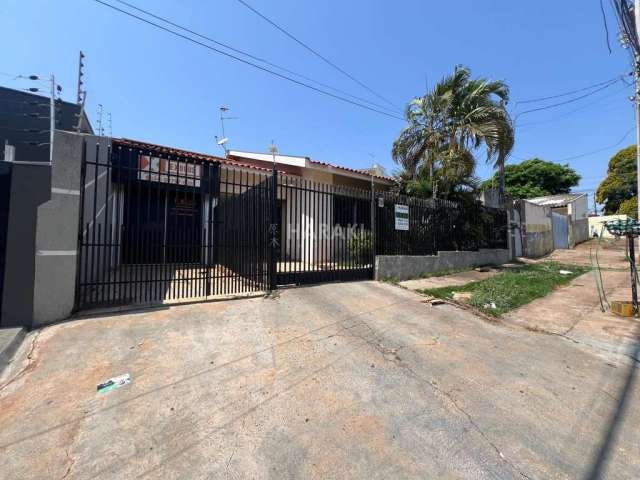 Casa para Venda em Maringá, Parque Residencial Tuiuti, 3 dormitórios, 1 suíte, 2 banheiros, 3 vagas