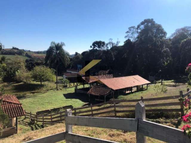 Sítio à venda em Caldas (MG), com 4 hectares e 1.575 m² de área construída.