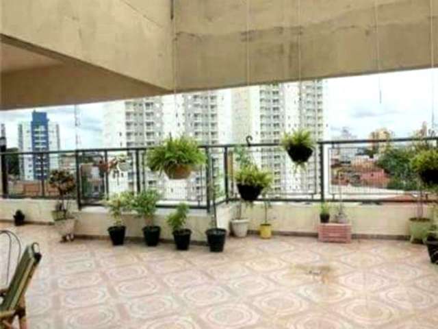 Apartamento à venda no centro, 2 dormitórios, reformado. Andar alto, Living para 2 ambientes, cozinha e quartos com armários novos.