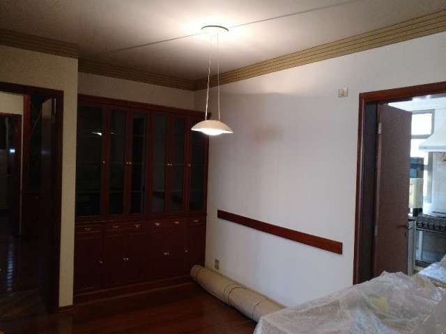 Apartamento à venda no Cambuí, 3 dormitórios (1 suíte com closet), 2 vagas de garagem