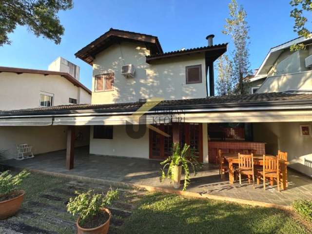 Casa em condomínio à venda na região do Notre Dame, com 3 dormitórios (1 suíte), lazer e garagem para 4 carros.