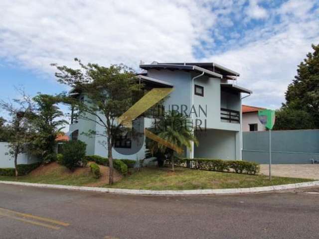 Casa em condomino para alugar em Valinhos  com 03 suites avarandadas, escritorio ,cozinha planejada. condominio com segurana,lazer e muito arborizado