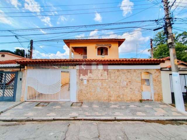 Sobrado no Horto com quintal, churrasqueira, 5 quartos, 2 salas e 10 vagas.