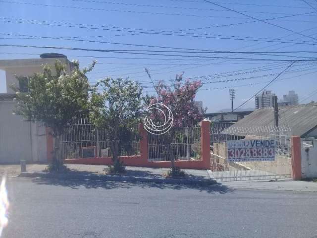 Terreno de 300m² no bairro Estreito