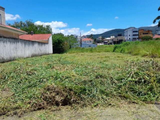 Terreno de 372m² no bairro Pagani