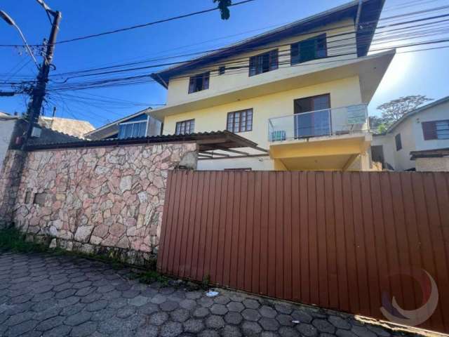 Prédio de 130m² no bairro Saco Grande