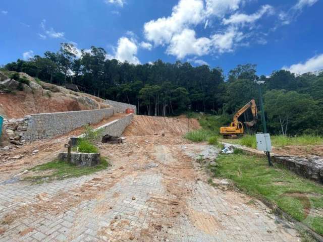 Terreno de 1816.57m² no bairro Cacupé