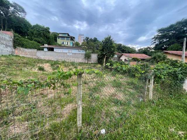 Terreno de 360m² no bairro Coqueiros