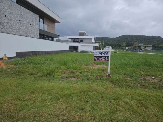 Terreno de 333.96m² no bairro Pedra Branca