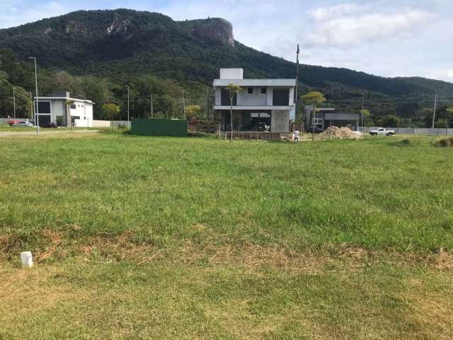 Terreno de 346.1m² no bairro Pedra Branca