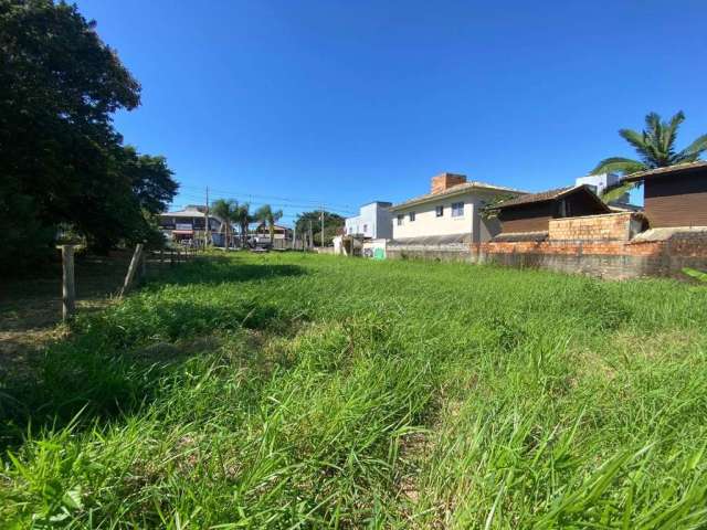 Terreno de 1010m² no bairro Rio Tavares