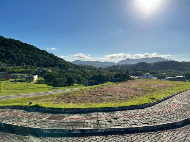 Terreno de 1596m² no bairro Rio do Meio