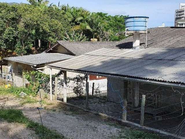 Terreno de 682m² no bairro Itacorubi