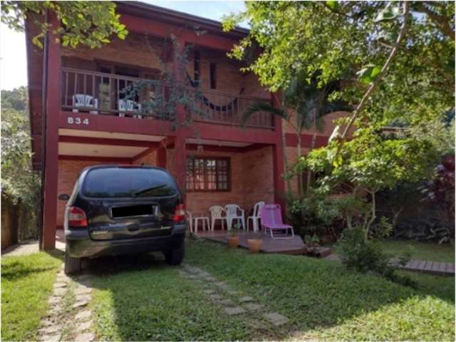 Casa Residencial de 4 dorms no bairro Pântano Do Sul