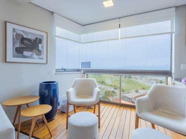 Apartamento com vista mar e 3 quartos no Estreito