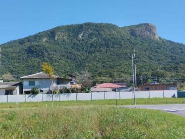 Terreno de 300m² no bairro Pedra Branca