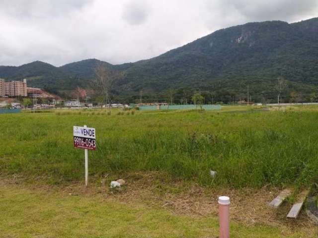 Terreno de 300m² no bairro Pedra Branca