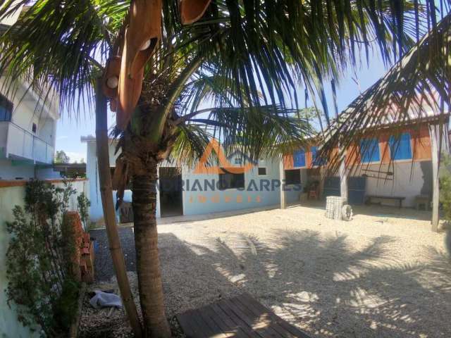 Casa com amplo terreno no Bairro Meia Praia em Navegantes SC