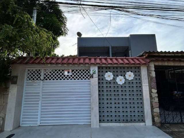 Casa com 3 quartos 1 suíte, garagem para 2 carros.