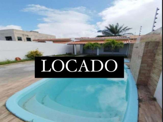 Casa 3/4 sendo 1 suíte. Piscina. Condomínio Canto de Arembepe. Próximo ao Rio e ao Mar