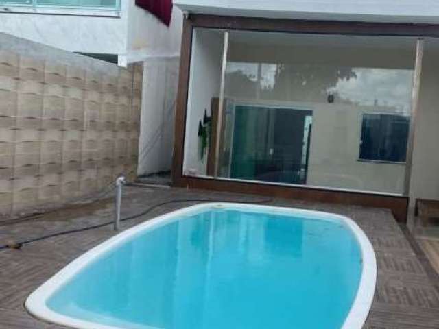 Casa a venda com piscina, 2/4 sendo 1 suíte. Financia! Emissário de Arembepe