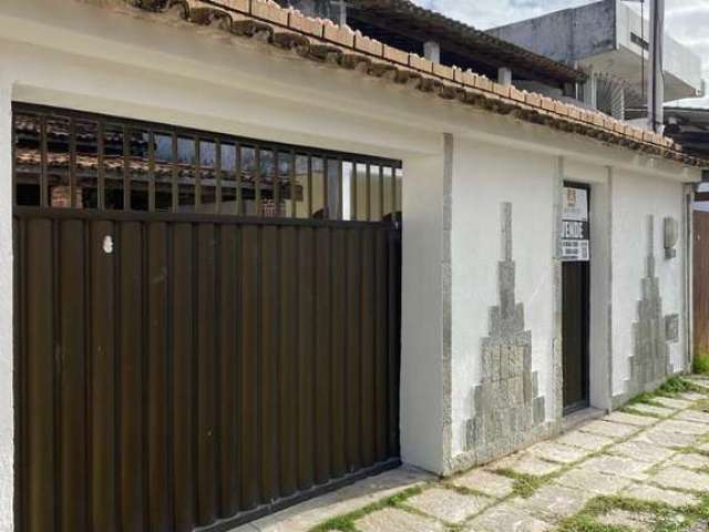 Casa 3/4 sendo 1 suíte.  Financia! Localizada no Centro de Arembepe. Apenas 200 metros do mar!