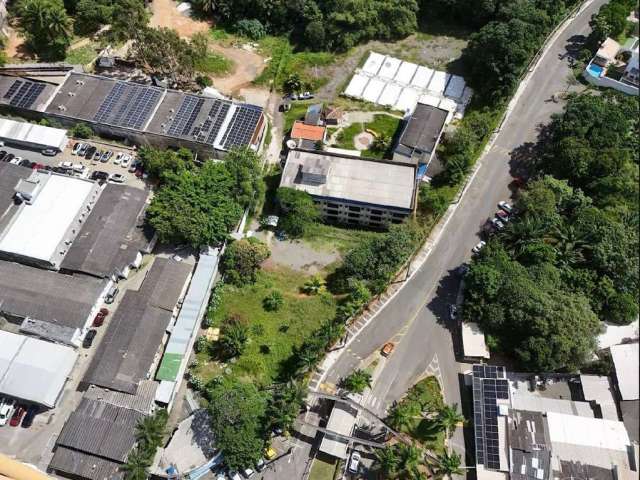 Excelente terreno à venda em Lauro de Freitas, na Estrada do Coco (beira da pista).